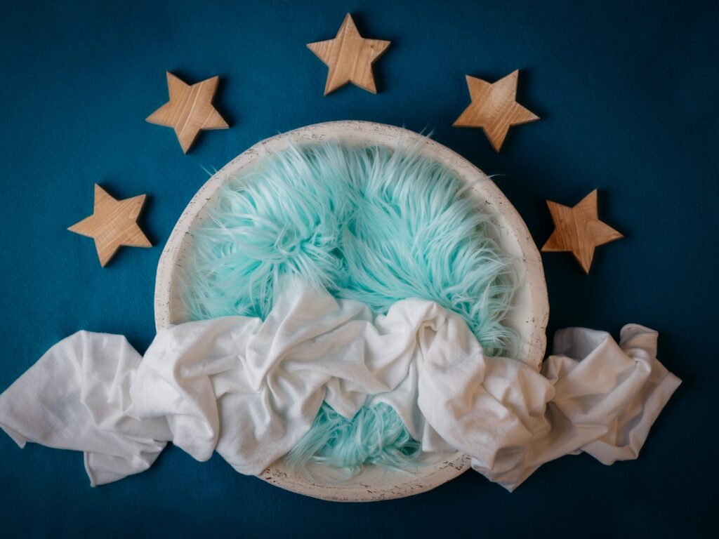Set mit Körbchen oder Schale, Decken und Accessoires im Fotostudio in Denkendorf