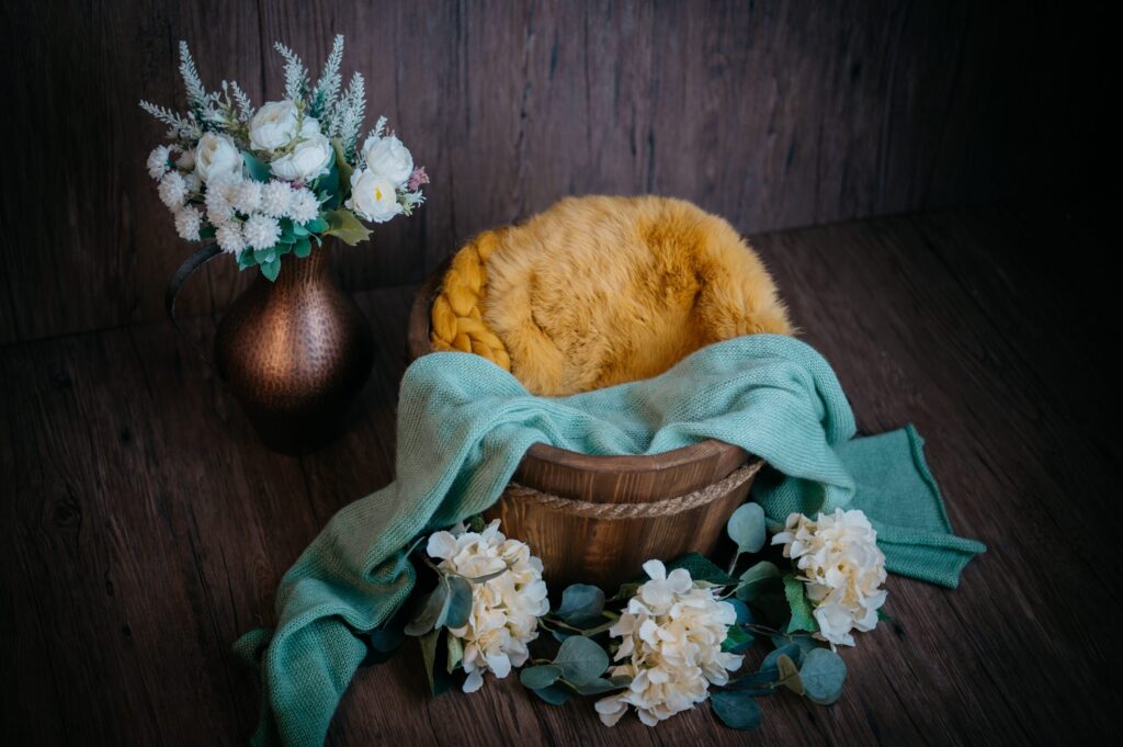 Set mit Körbchen oder Schale, Decken und Accessoires im Fotostudio in Denkendorf
