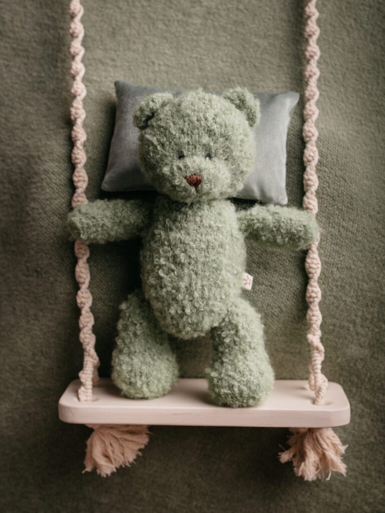 Set mit Bettchen, Kiste, Schaukel oder Kinderwagen im Fotostudio in Denkendorf
