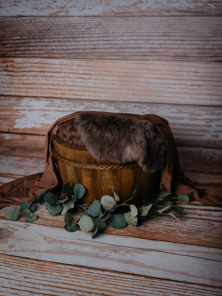 Set mit Körbchen oder Schale, Decken und Accessoires im Fotostudio in Denkendorf