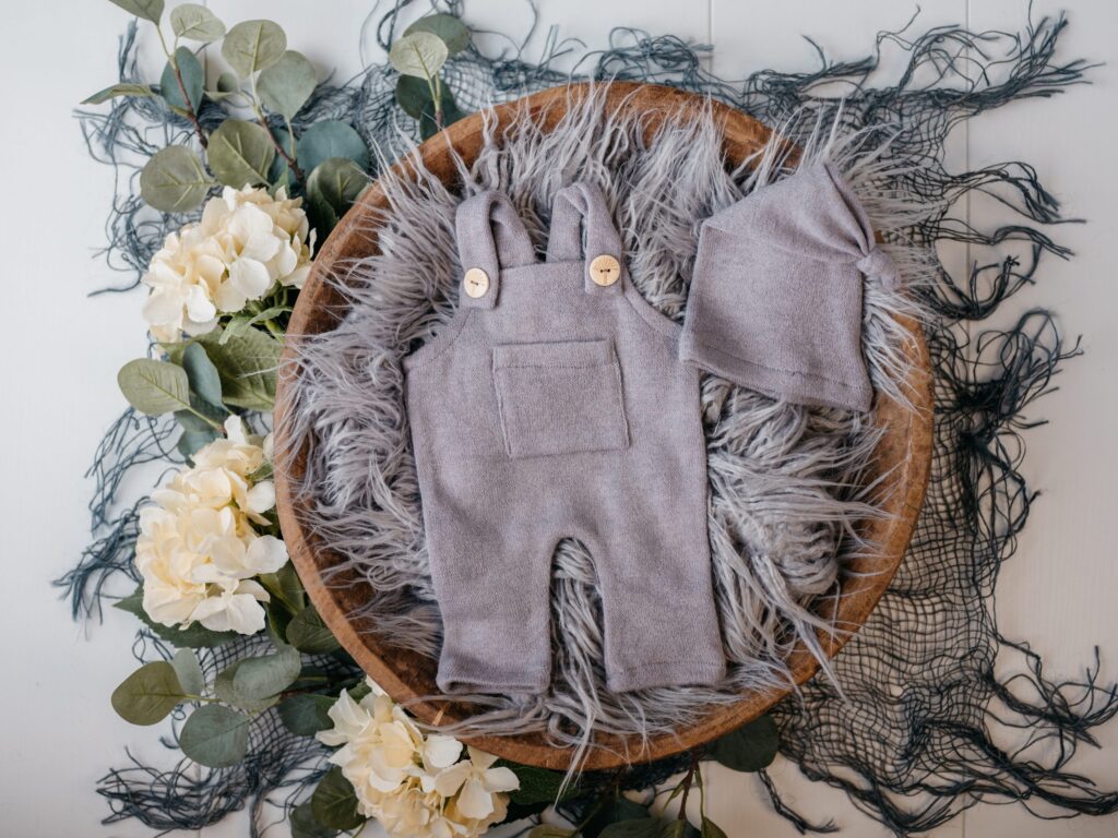 Set mit Körbchen oder Schale, Decken und Accessoires im Fotostudio in Denkendorf