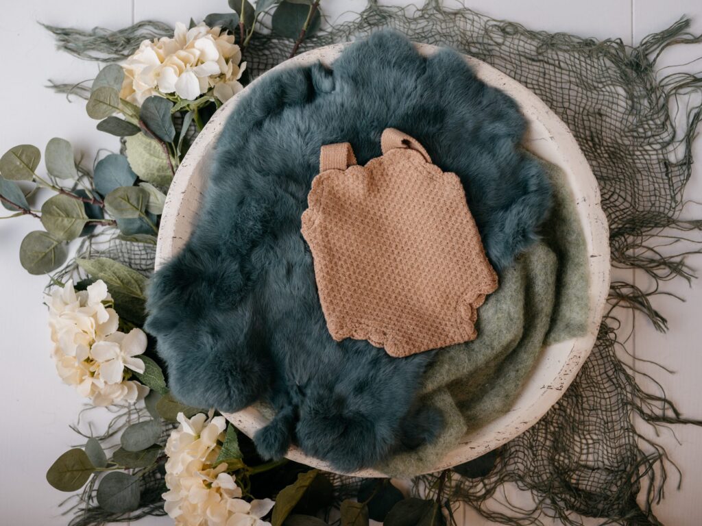 Set mit Körbchen oder Schale, Decken und Accessoires im Fotostudio in Denkendorf