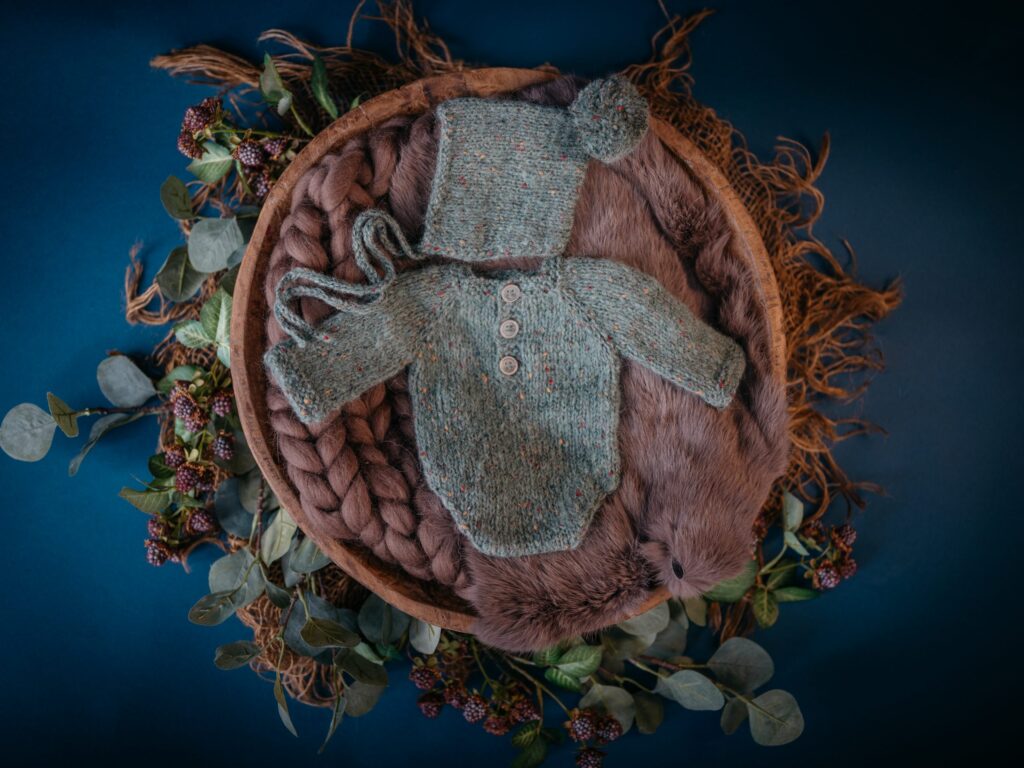 Set mit Körbchen oder Schale, Decken und Accessoires im Fotostudio in Denkendorf