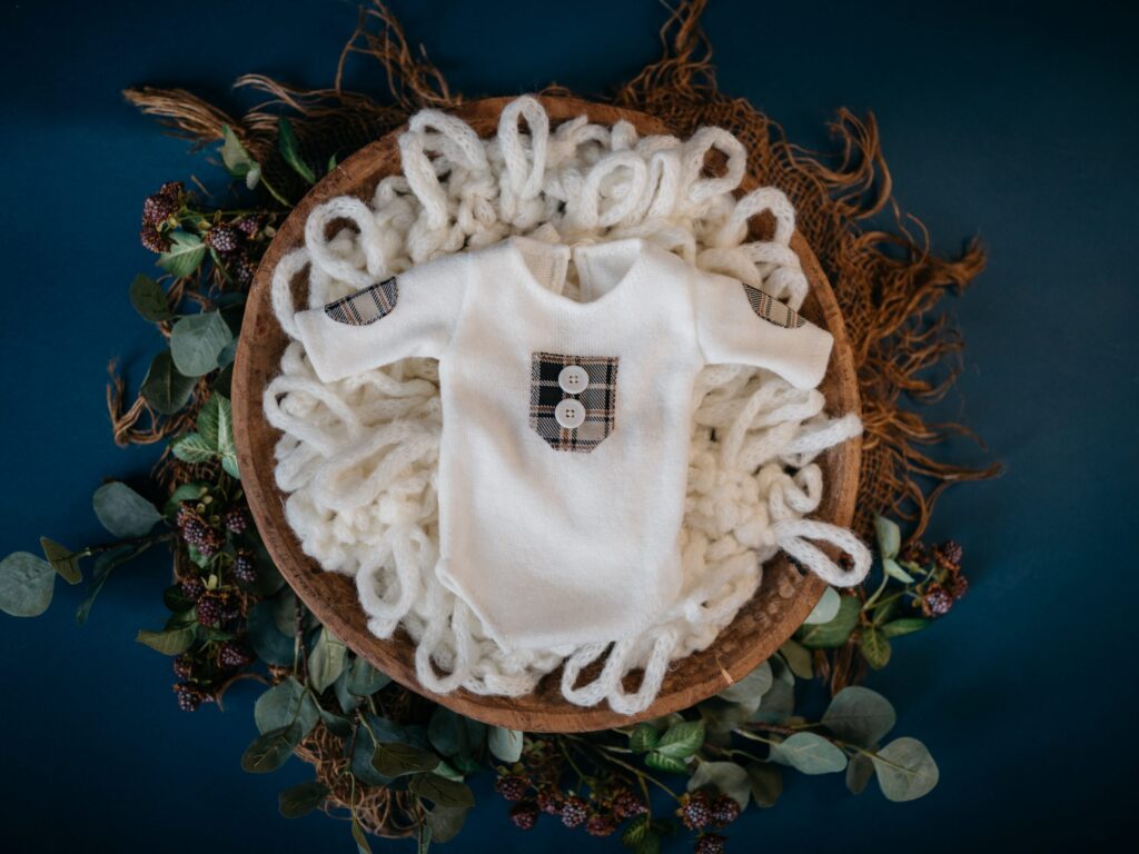 Set mit Körbchen oder Schale, Decken und Accessoires im Fotostudio in Denkendorf