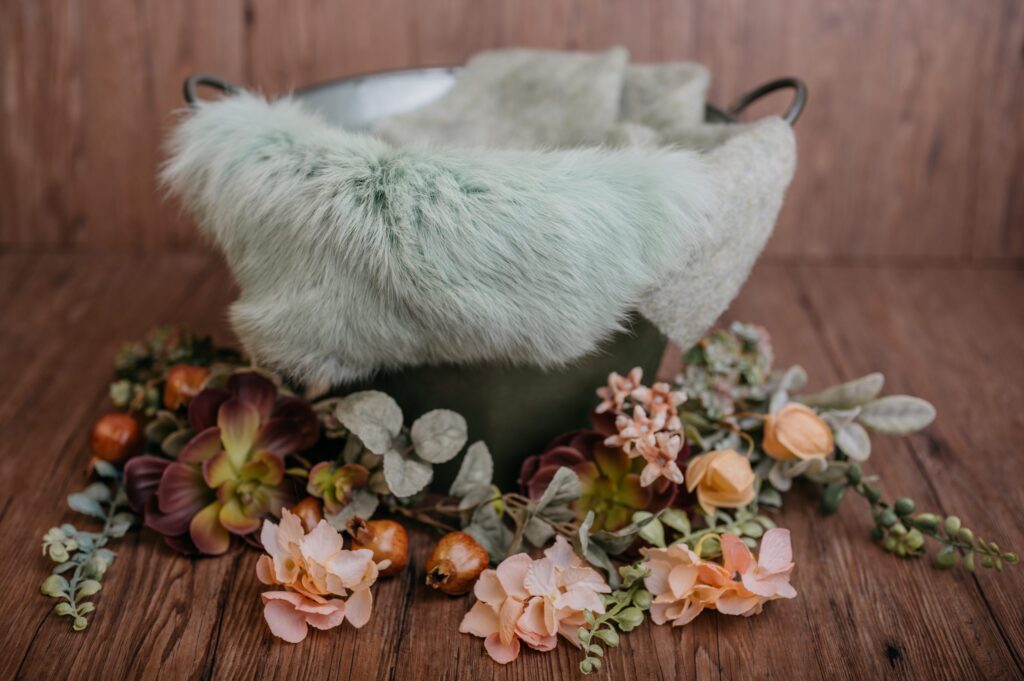 Set mit Körbchen oder Schale, Decken und Accessoires im Fotostudio in Denkendorf