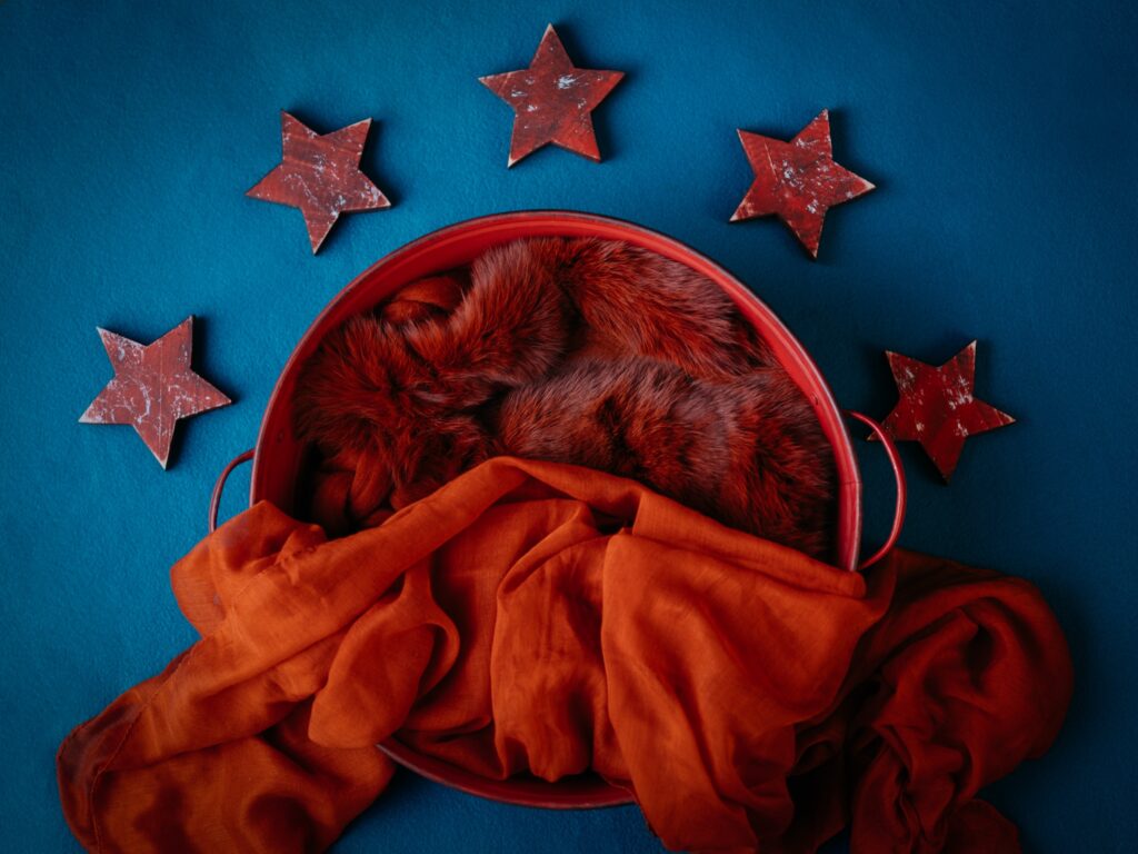Weihnachts-Set im Fotostudio mit roten Sternen